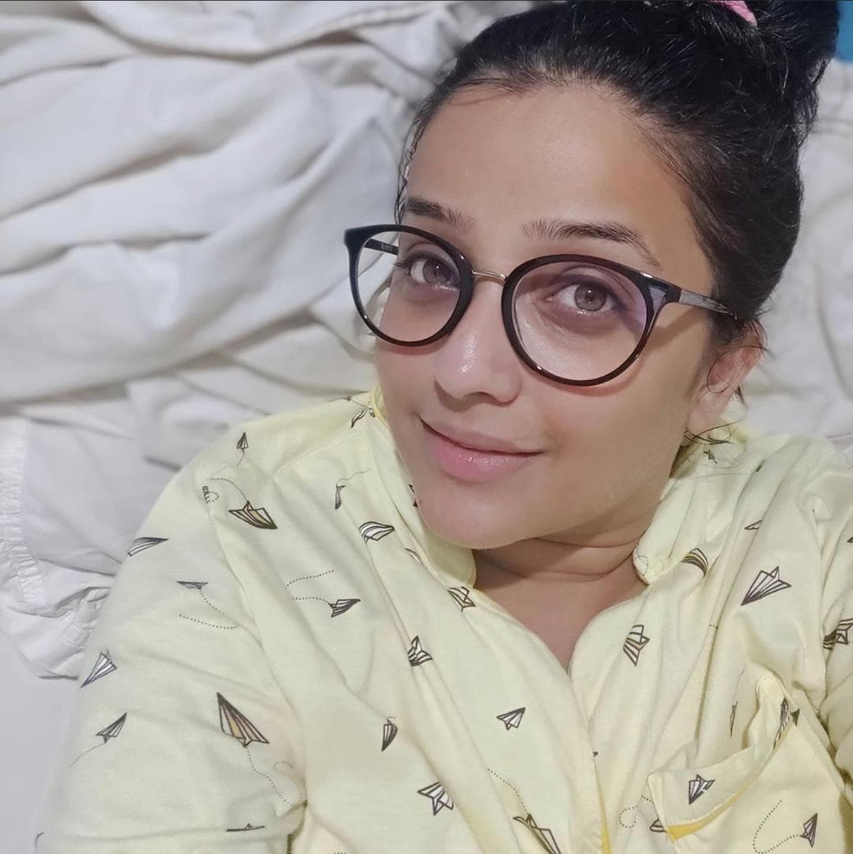 इव्हेंट मॅनेजमेंट कंपनीमध्ये काम करत असतानाच दुसरीकडे अपूर्वाने अभिनय करणे सुरुच ठेवलं.