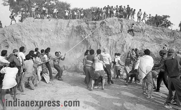 भाजपा नेत्यांसह १४ जणांवर बाबरी मशिद पतन प्रकरणात खटला चालावा यासाठी सीबीआयने सर्वोच्च न्यायालयात याचिका दाखल केली होती. त्या याचिकेवर सुनावणी करताना सर्वोच्च न्यायालयाने आदेश देत लखनऊ कोर्टात हा खटला चालवण्याची परवानगी दिली. (फोटो सौजन्य - प्रवीण जैन)