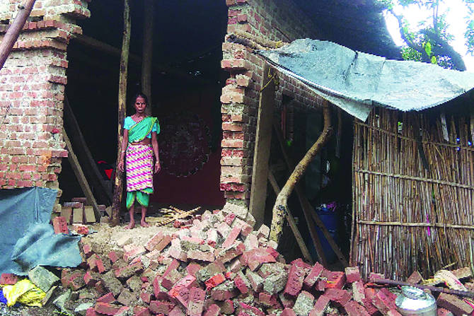 भूकंपाची मालिका ही सुरूच असून तालुक्यातील अनेक गावांतील भूकंपग्रस्त कुटुंबांचे त्यात नुकसान झाले आहे आणि होत आहे. 