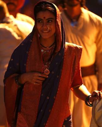 अशा पोषाखातले फोटो पोस्ट करण्याचं आमच्याकडे कारण आहे, असं कॅप्शन काजोलनं या फोटोला दिलं आहे. (फोटो सौजन्य - काजोल इन्स्टाग्राम)