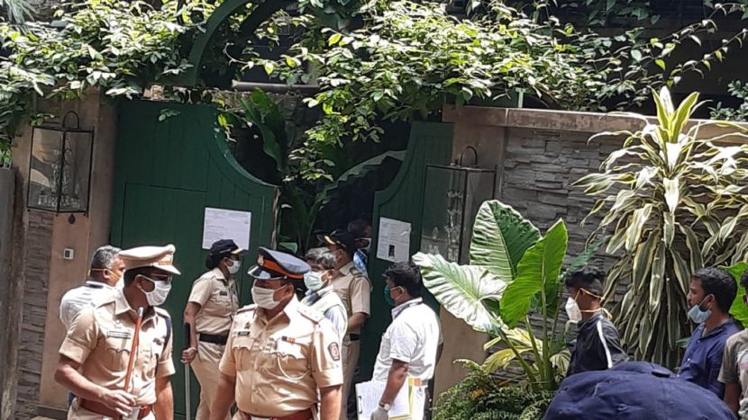 काही दिवसांपूर्वी मुंबई महापालिकेने अभिनेत्री कंगना रणौतला बेकायदेशीर बांधकाम केल्याप्रकरणी नोटीस बजावली होती.