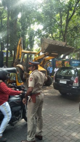 या नोटीसमध्ये सात मुद्दे नमूद करण्यात आले होते. त्यानुसार इमारतीचे बांधकाम पालिकेच्या नियमांनुसार न झाल्याचे सांगण्यात आले होते.