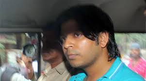 गायक अंकित तिवारीवर गर्लफ्रेंडने बलात्काराचा आरोप केला होता. तेव्हा वर्सोवा पोलिसांनी त्याला अटक केली होती.