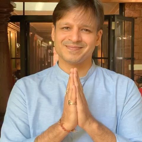 या चित्रपटासाठी त्याला फिल्म फेअर पुरस्कार सोहळ्यात 'बेस्ट डेब्यू अवॉर्ड' देण्यात आला होता.
