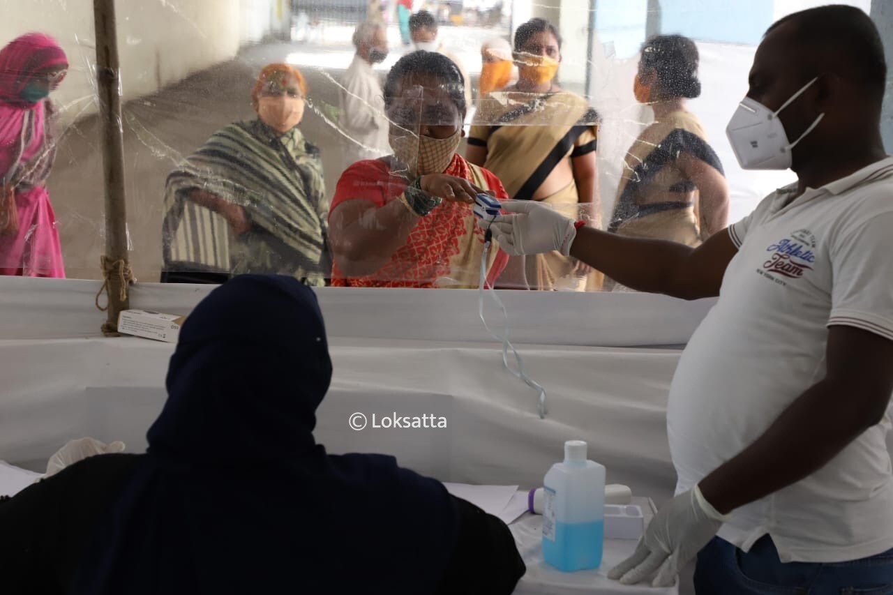काल दिवसभरात राज्यात १४ हजार ३४८ नव्या करोनाबाधितांची नोंद झाली आहे. तर २७८ जणांचा करोनामुळे मृत्यू झाला आहे.