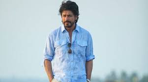 अभिनेता शाहरुखला किंग खान म्हटलं जातं अनेकांना माहित नाही की तो दिल्ली विद्यापीठात शिक्षण घेत असताना नाटकांमध्ये काम करत असे