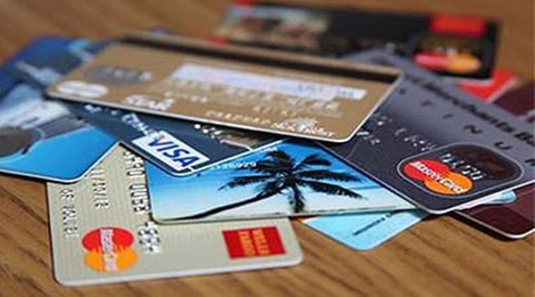 ज्यांच्याकडे क्रेडिट कार्ड नाहीय त्यांच्यासाठी डेबिट ईएमआय पर्याय उपलब्ध करुन देण्यात आलाय.