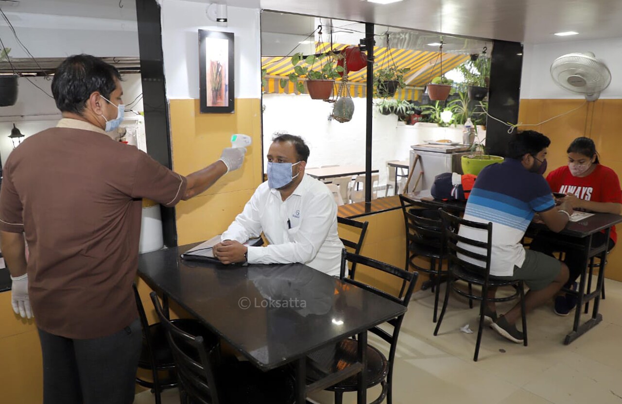 ग्राहकांच्या आणि एकूणच सार्वजनिक आरोग्यासाठी आता हॉटेल्स आणि रेस्तराँमध्ये स्वच्छतेवर अधिक भर देण्यात येत आहे.