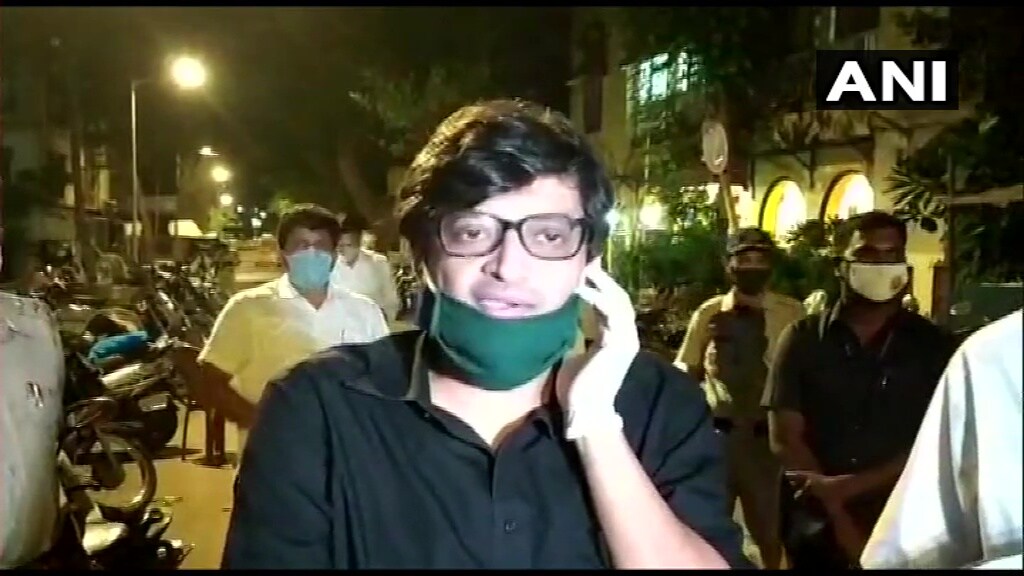 अलिबाग येथील वास्तूविषारद अन्वय नाईक यांनी २०१८ मध्ये आत्महत्या केली होती. आत्महत्येपूर्वी त्यांनी लिहिलेल्या नोटमध्ये संपादक अर्णब गोस्वामी यांच्या नावाचा उल्लेख करण्यात आला होता. तसेच आत्महत्येसाठी त्यांना जबाबदार ठरवण्यात आलेलं आहे. (छायाचित्र/एएनआय)