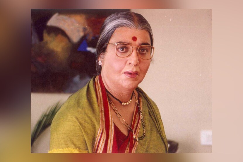 चाची ४२० - १९९७ साली प्रदर्शित झालेल्या या चित्रपटात कमल हासन यांनी एका लक्ष्मी नामक एक स्त्री पात्र साकारलं होतं. हा विनोदी चित्रपट त्यावेळी तुफान गाजला होता.