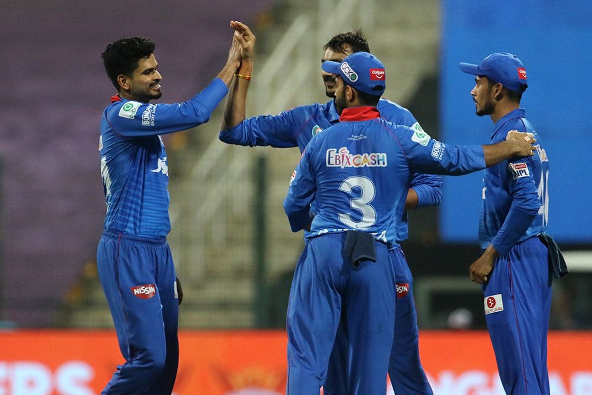 प्ले-ऑफ्सच्या Qualifier 2मध्ये दिल्ली कॅपिटल्सने अप्रतिम लयीत असलेल्या हैदराबाद संघाला पराभवाची धूळ चाखण्यास भाग पाडले. (सर्व फोटो- IPL.com)