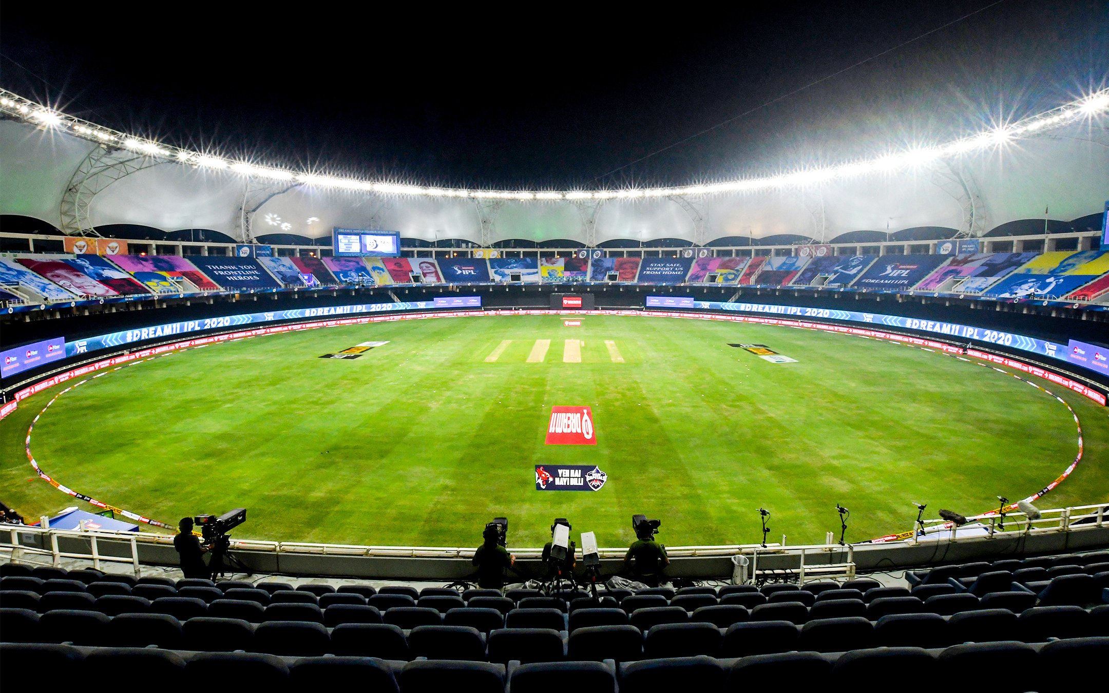 दुबई आंतरराष्ट्रीय क्रिकेट स्टेडियमवर होणारा हा सामना सायंकाळी ७.३० वाजता  स्टार स्पोर्ट्स १, स्टार स्पोर्ट्स १ हिंदी, स्टार स्पोर्ट्स सिलेक्ट १ (संबंधित एचडी) वहिन्यांवर पाहता येणार आहे.