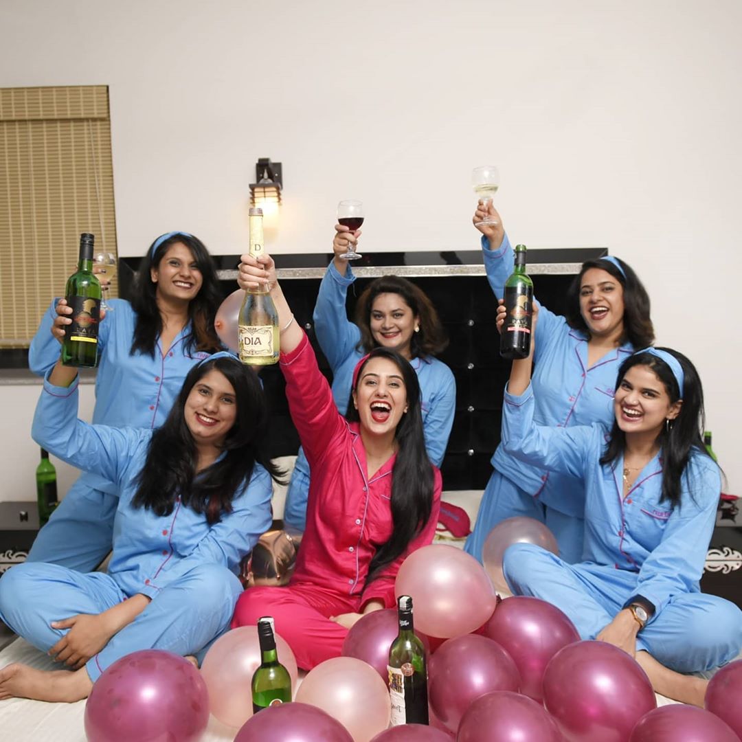बिग बॉस व्यतिरीक्त सईने अनेक मराठी आणि हिंदी चित्रपटातही काम केलं आहे.