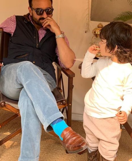दुसरीकडे सैफने वडील होण्यासाठी हेच योग्य वय असल्याचं एका मुलाखतीत बोलताना सांगितलं. सैफ अली खान चौथ्यांदा वडील होणार आहे.