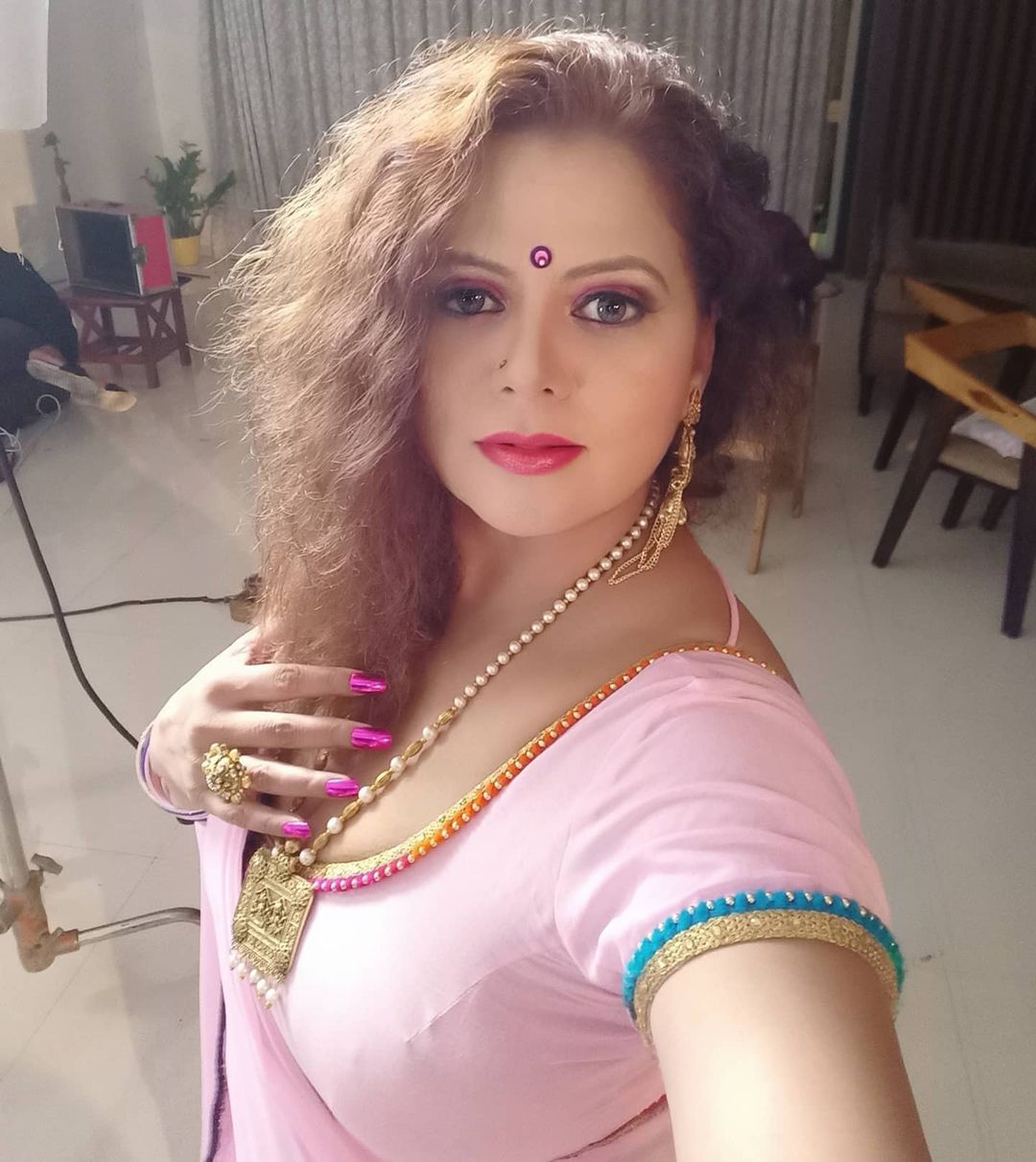 दरम्यान या शोमध्ये आता आणखी एका नव्या स्पर्धकाची वाईल्ड कार्ड एण्ट्री होणार आहे. (फोटो सौजन्य इन्स्टाग्राम)