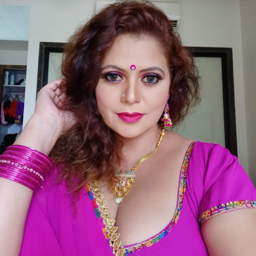 सपनाला फिल्मी जगतात 'सपना भाभी' म्हणून ओळखलं जातं. सपना बी ग्रेड सिनेसृष्टीतील एक प्रसिद्ध अभिनेत्री आहे. (फोटो सौजन्य इन्स्टाग्राम)