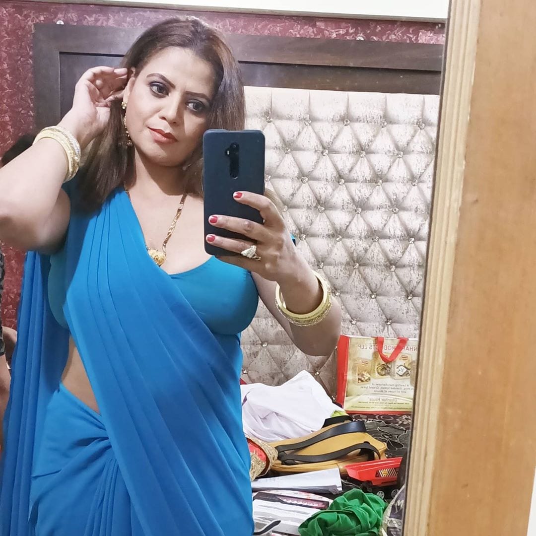 आपल्या मादक अदांनी प्रेक्षकांना घायळ करणारी ही सपना भाभी आता बिग बॉस १४मध्ये धमाकेदार एण्ट्री घेणार आहे. (फोटो सौजन्य इन्स्टाग्राम)