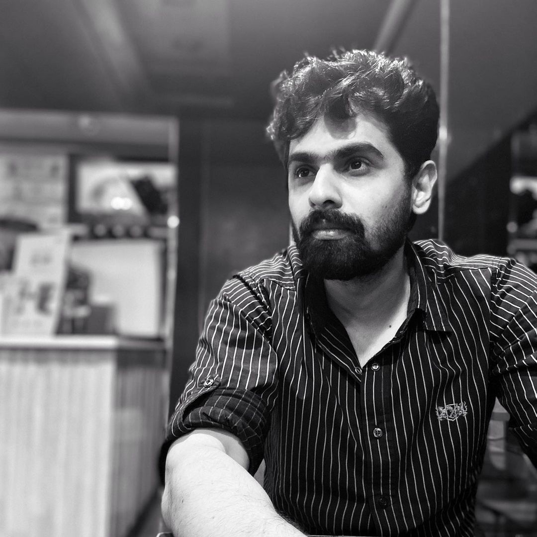त्यावेळी आरोहने तत्कालिन मुख्यमंत्री देवेंद्र फडणवीस यांची भेट घेऊन पूरग्रस्तांसाठी मुख्यमंत्री मदतनिधीला एक लाख रुपयांचा मदतनिधी दिला होता.