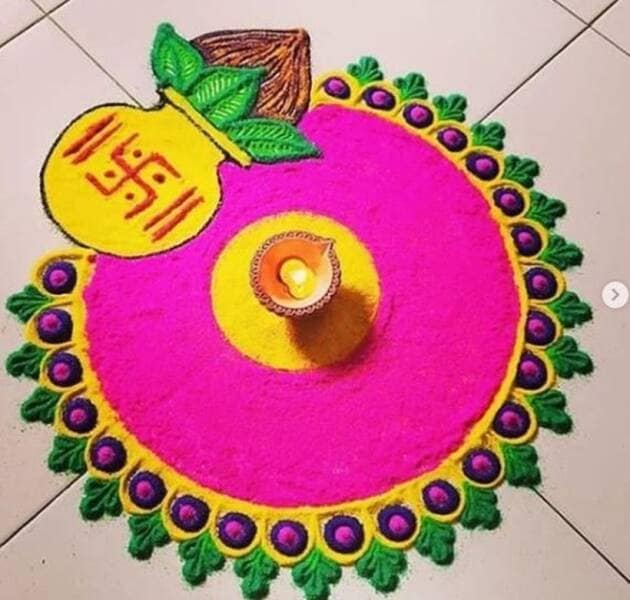 Diwali Rangoli Designs 2020 Images, Photos: कोणत्याही प्रकारच्या केमिकल असलेल्या रंगांपेक्षा ऑर्गेनिक रंगच वापरा. (Photo: fashionunlimited4u/ Instagram)