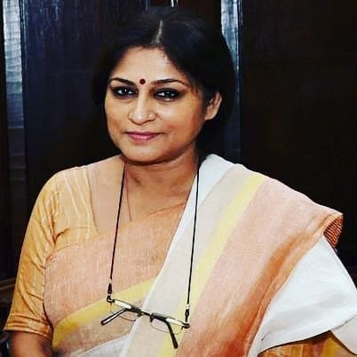 भाजपा खासदार रुपा गांगुली आपल्या व्यक्तीगत आयुष्यामुळे सुद्धा चर्चेत राहिल्या आहेत. १९९२ साली त्यांनी पेशाने मॅकेनिकल इंजिनिअर असलेल्या ध्रुव मुखर्जी बरोबर विवाह केला. पण काही वर्षांनी त्यांचा घटस्फोट झाला.