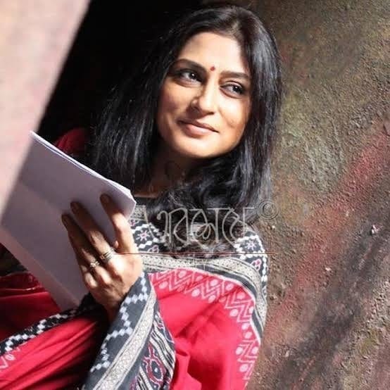 ध्रुव मुखर्जी यांच्या दबावामुळे मी अभिनय सोडला होता. पण त्यानंतरही अडचणी कमी झाल्या नाहीत, असे 'सच का सामना' या रियलिटी शो मध्ये रुपा गांगुली यांनी सांगितले होते.