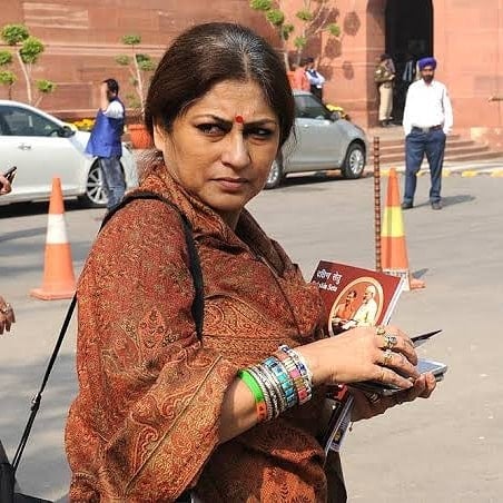 ध्रुव मुखर्जीपासून रुपा गांगुली यांना एक मुलगा आहे. त्याचे नाव आकाश मुखर्जी आहे. गायक दिव्येंदु सोबतही रुपा गांगुली यांचे नाव जोडले गेले होते. दिव्येंदुसोबत त्या लिव्ह इन रिलेशनशिपमध्ये राहत होत्या, असे मीडिया रिपोर्टसमध्ये म्हटले होते.