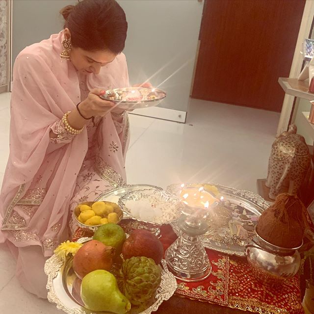 पहिल्या भेटीत हे दोघंही एकमेकांना पसंत करू लागले असल्याचे म्हटले जाते.
