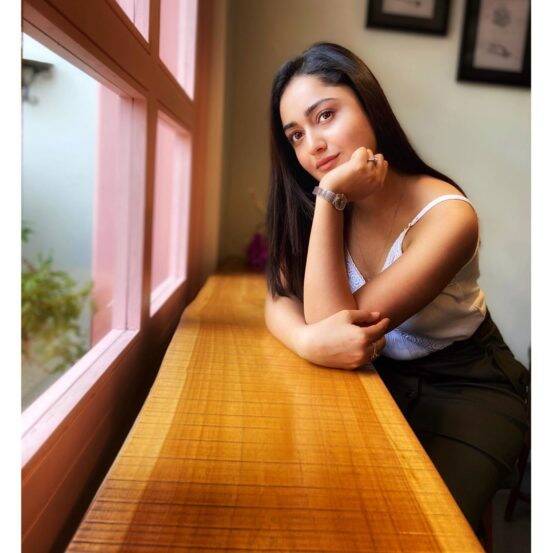 दुसऱ्या सीझनमध्ये बॉबी देओल आणि त्रिधा चौधरीच्या हॉट सीनचीही बरीच चर्चा आहे. पहिल्या सीझनच्या अखेरच्या भागात बॉबी त्याच्यावर आंधळा विश्वास ठेवणाऱ्या समर्थकांचा कसा विश्वास घात करतो, ते दाखवण्यात आले होते.