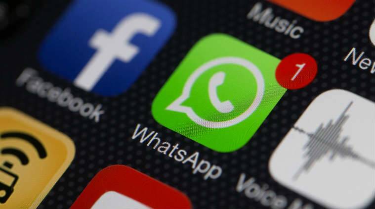मागील काही वर्षांपासून व्हॉट्सअ‍ॅपवरून पैसे पाठवण्याची सुविधा सुरू होणार असल्याची चर्चा होती. अखेर प्रतीक्षा संपली आहे. WhatsApp UPI आधारित ही पेमेंट सेवा असून, यापूर्वीच तिची चाचणीही झालेली आहे. (source-AP)