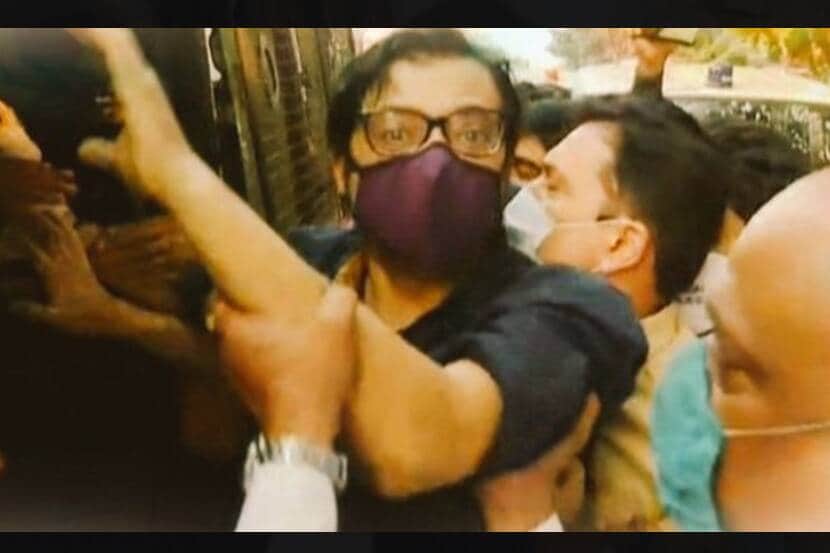 गुन्हे शाखेने न्यायालयात सांगितले की,"दासगुप्ता बार्कचे सीईओ असताना अर्णब गोस्वामी आणि अन्य आरोपींनी चुकीच्या मार्गाचा वापर करून टीआरपी वाढण्याचा कट रचला. रिपब्लिक भारत हिंदी वृत्तवाहिनी आणि रिपब्लिक टीव्ही या इंग्लिश वृत्तवाहिनीचा टीआरपी वाढवण्यासाठी गोस्वामींनी अनेक वेळा दासगुप्ता यांना लाखो रुपये दिले. तपासातून ही माहिती समोर आली आहे," अशी माहिती पोलिसांनी दिली.