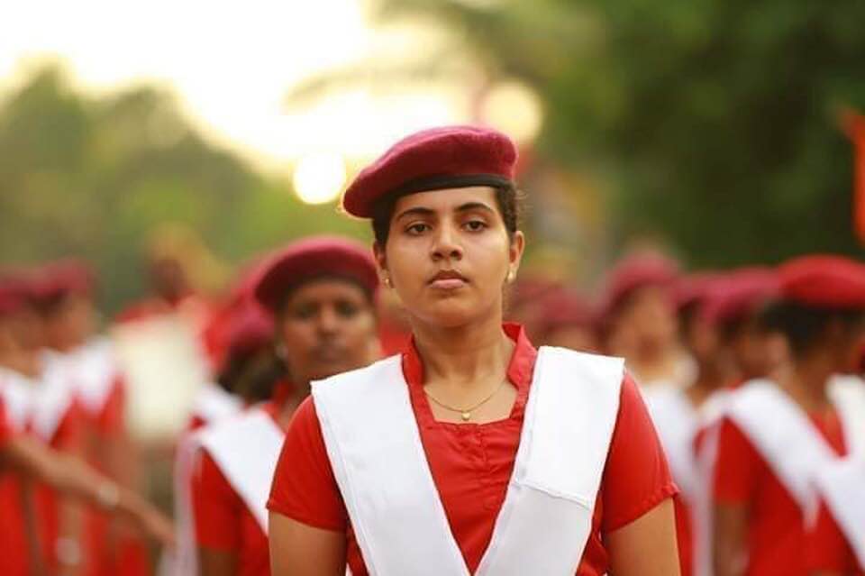आर्या ही केरळची राजधानी असणाऱ्या तिरुअनंतपुरममधील के. ऑल सेंट्स कॉलेजमध्ये शिकते. आर्या सध्या बीएससी मॅथमॅटिक्सच्या दुसऱ्या वर्षाला आहे.