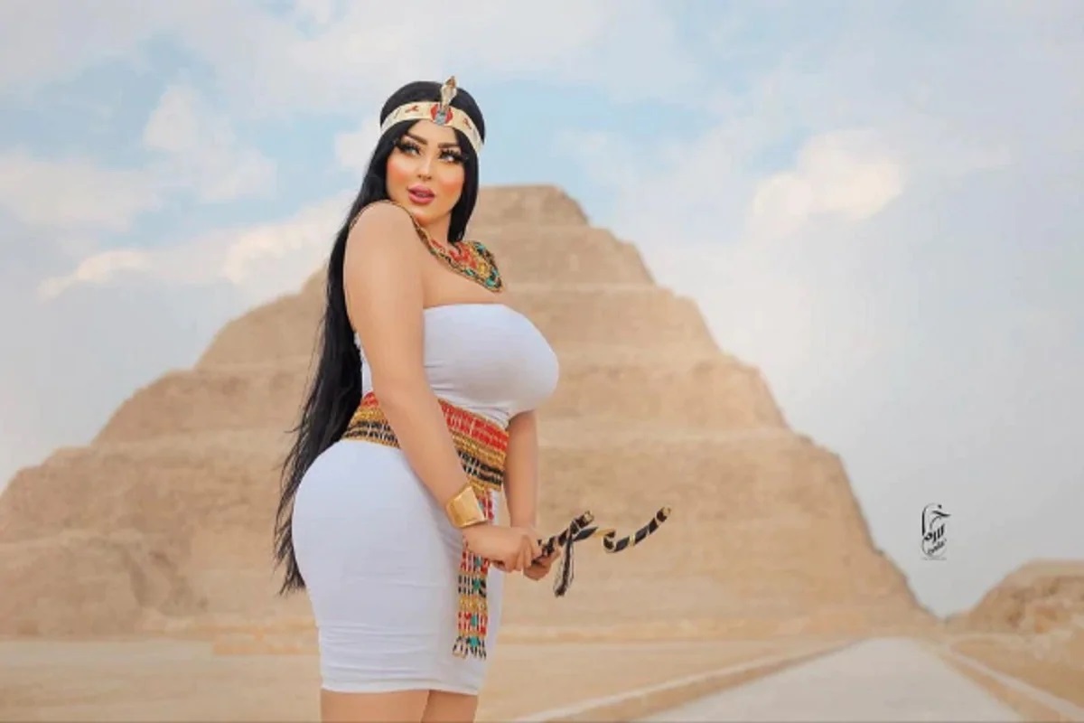 प्राचीन काळात इजिप्तमध्ये ज्या पद्धतीने महिला कपडे परिधान करायचा तसेच कपडे घातून सलमाने फोटोशूट केलं होतं. मात्र आम्ही सलमाला ताब्यात घेतलेलं नाही असं पोलिसांनी स्पष्ट केलं. तसेच फोटोग्राफरलाही पोलिसांनी सोडून दिल्याची माहिती समोर आली आहे.