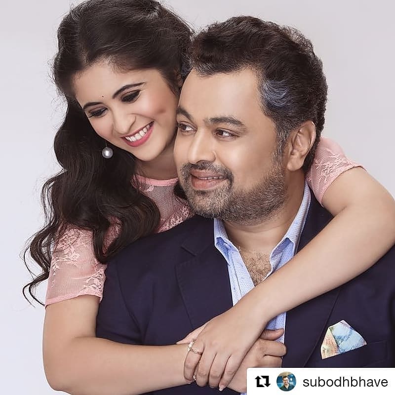 विक्रांत सरंजामेच्या भूमिकेतील सुबोध भावे आणि इशा निमकरची भूमिका साकारणारी अभिनेत्री गायत्री दातार ही जोडी झी मराठीच्या मालिकांमधील एक खास जोडी... (सर्व फोटो सौजन्य- गायत्री दातार इन्स्टाग्राम)