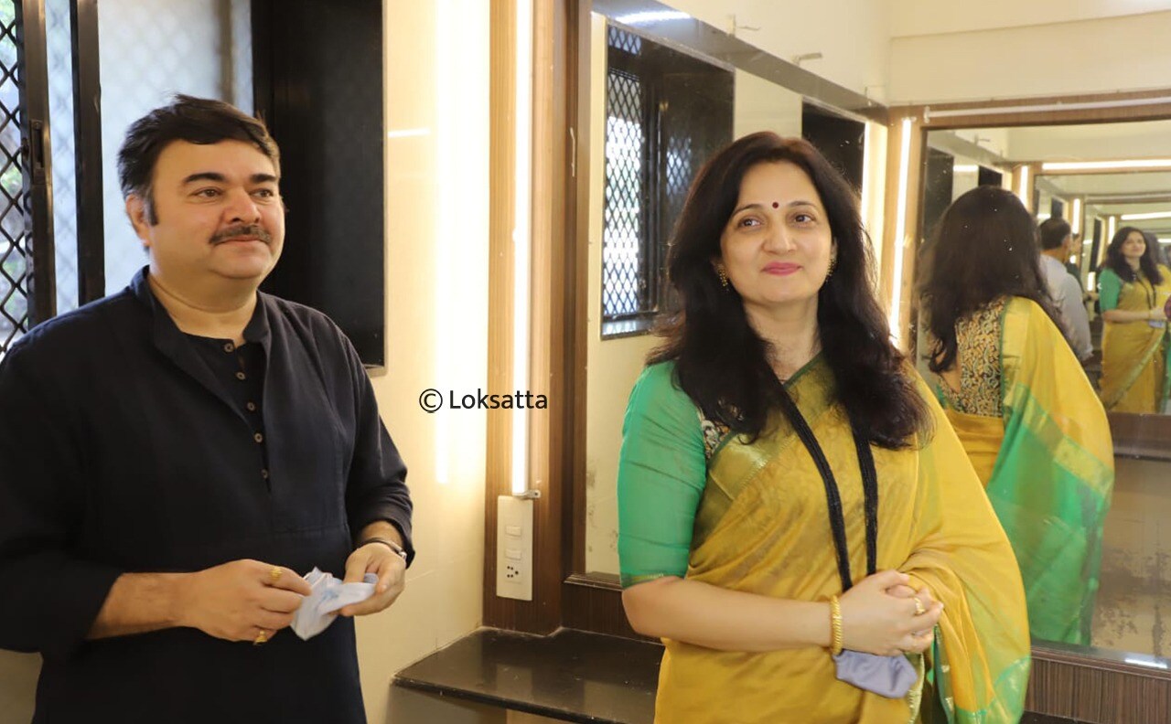त्यामुळे कलाकार तर सज्ज झालेत तुमचं मनोरंजन करायला, तुम्ही जाणार ना नाटक पहायला??