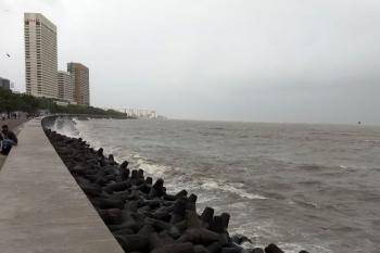 मरिन ड्राइव्हरील या ट्रापॉड्सची एकूण संख्या साडेसहा हजारहून अधिक आहे.