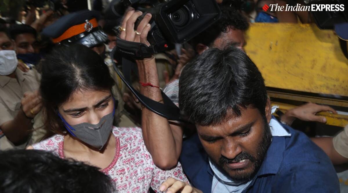 जो बायडेन व अर्णब गोस्वामी यांच्यानंतर गायिका कनिका कपूरला सर्वाधिक सर्च केलं गेलं. अमिताभ बच्चन, कंगना रणौत, रिया चक्रवर्ती व अंकिता लोखंडे हे कलाकार टॉप सर्च ट्रेंडमध्ये राहिले.