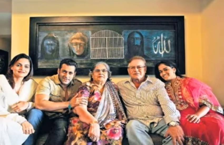 ग्लॅलेक्सी इमारत आठ मजली उंच आहे. लक्षवेधी बाब म्हणजे सलमान राहात असल्यामुळे त्या इमारतीला देखील आता एक सेलिब्रिटी स्टेटस प्राप्त झालं आहे.