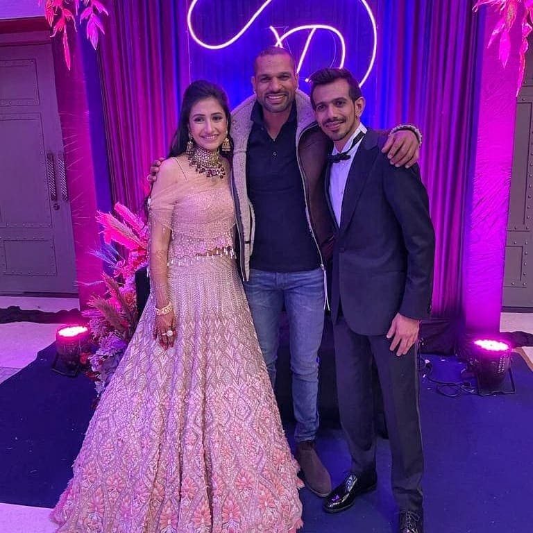 चहलचा सहकारी आणि क्रिकेटपटू शिखर धवनने या सोहळ्याला हजेरी लावली होती.