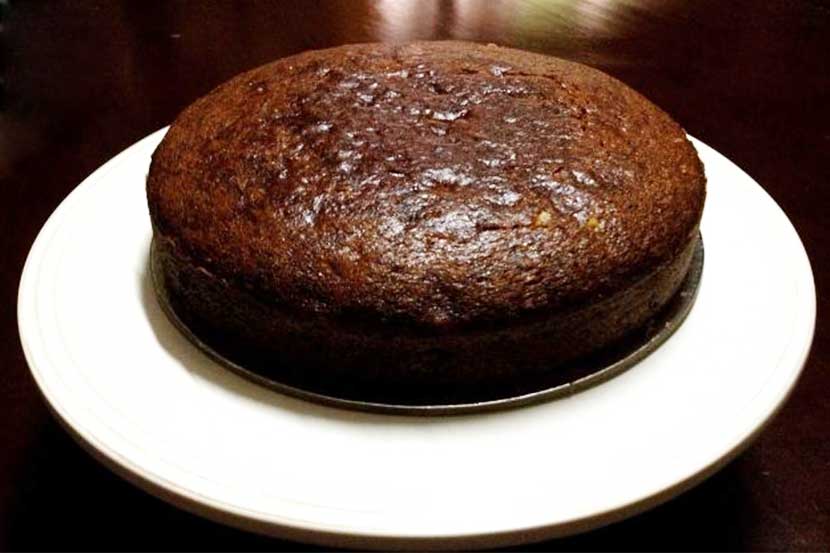 How to make cake at home? : या वर्षी केक झालं नाही असं भारतीय घरं शोधूनही सापडणार नाही असा एक विनोद सोशल नेटवर्किंगवर व्हायरल होत होता. लॉकडाउनच्या रेसिपिच्या लेटेमध्ये केक हा अग्रस्थानी होती आणि त्यामुळेच तो कसा बननावा यासंदर्भातील गुगल सर्चही आघाडीच्या प्रश्नांपैकी एक आहे. 