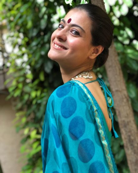खऱ्या आयुष्यात मात्र काहीशी वेगळी आहे. त्यामुळेच बॉलिवूडमध्ये अनेक वर्ष वावर असणाऱ्या या अभिनेत्रीला चंदेरी दुनियेमध्ये हाताच्या बोटावर मोजता येतील इतकेच मित्र-मैत्रिणी आहेत.