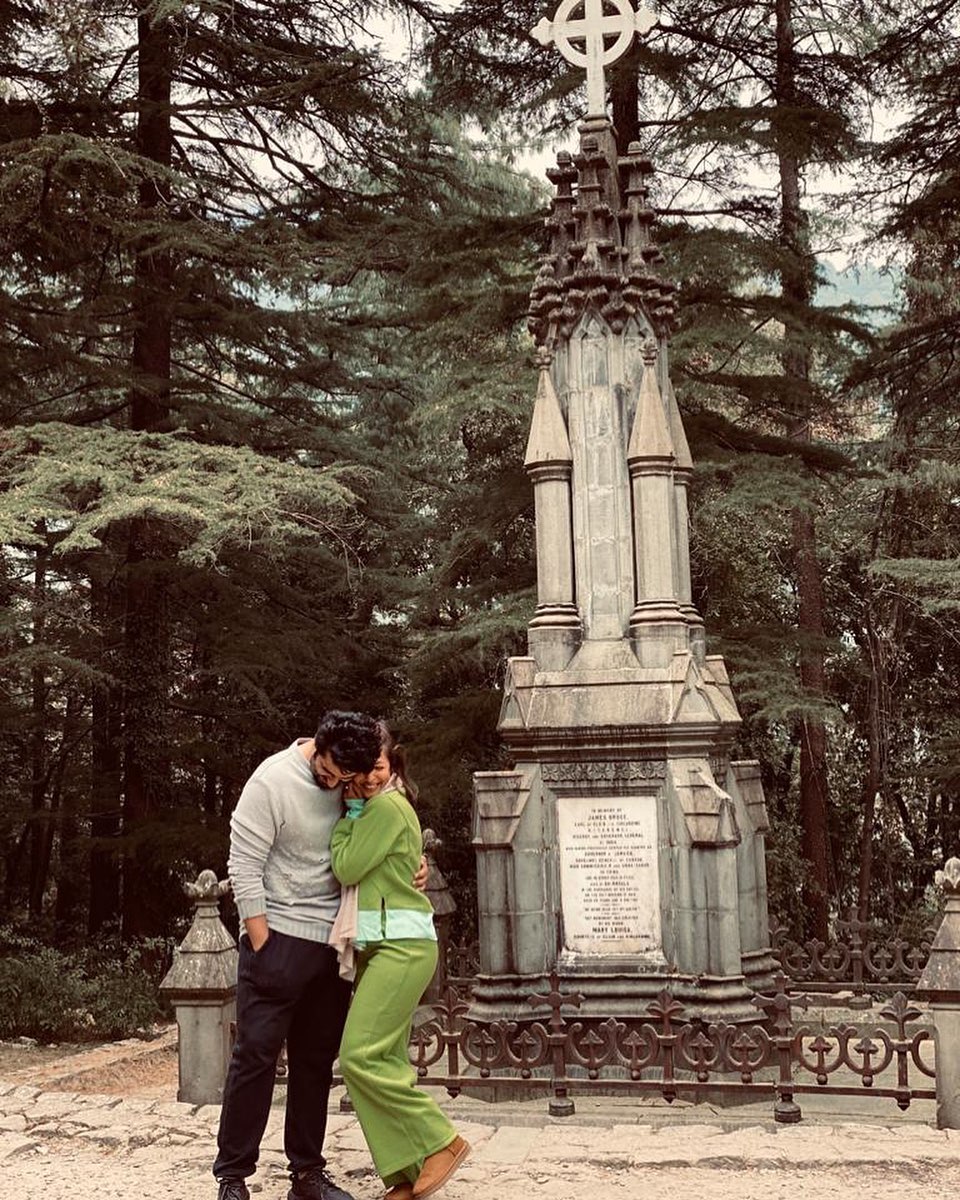 या दोघांच्या लग्नाकडे नेटकऱ्यांचं लक्ष लागून राहिलं आहे.