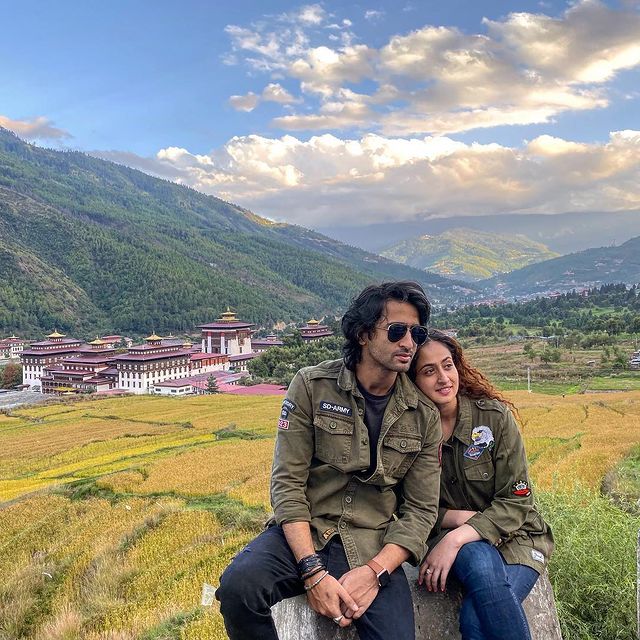 अभिनेता शाहिन शेखने अभिनेत्री रुचिका कपूशी काही दिवसांपूर्वी कोर्टात लग्न केले आहे.