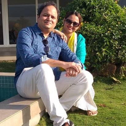 सोनालिकाने फॅशन डिझायनिंग आणि थिएटरचेही शिक्षण घेतले आहे. सोनालिका यांचा समीर देशमुख यांच्याबरोबर विवाह झाला आहे.