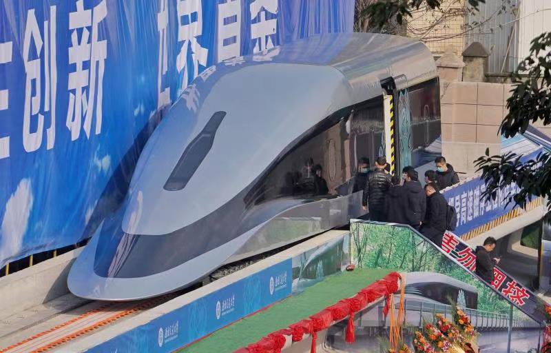 चाचण्या केल्यानंतरच या ट्रेन्सचा व्यवसायिक वापर करता येऊ शकतो. चीनला २०२५ पर्यंत ५०० किमी प्रती तास वेगाने चालणाऱ्या ट्रन्सचा व्यवसायिक दृष्टीकोनातून वापर करायचा आहे. 