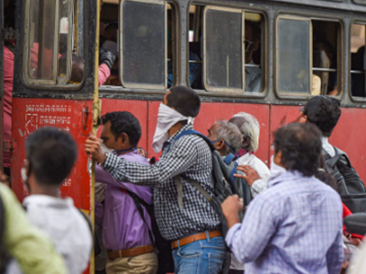 करोनामुळे सार्वजनिक वाहतूक व्यवस्थेसंदर्भात मुंबईमध्ये मोठा बदल झाल्याचं दिसून आलं आहे.