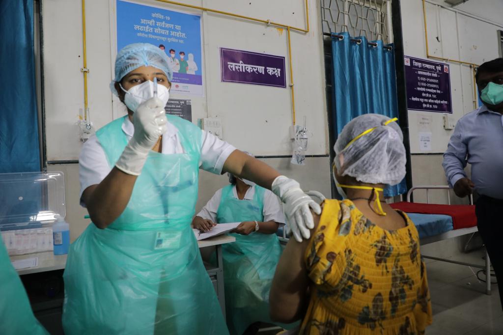 भारतात लसीकरणाच्या पहिल्या टप्प्यात ३ कोटी लोकांना लस दिली जाणार आहे.(Photo/Arul Horizon)