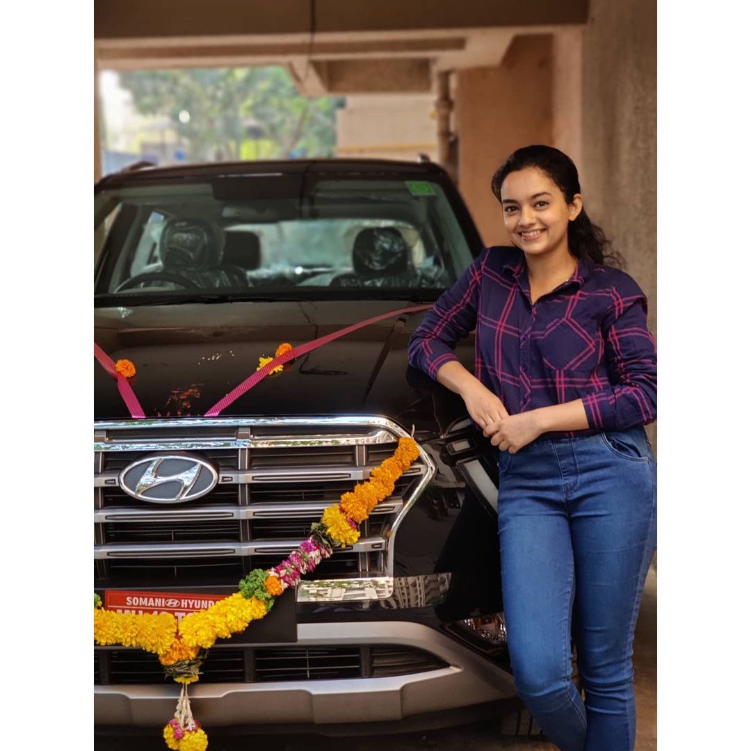 गौरीने नुकतीच एक नवीन गाडी घेतली आहे. तिने या नवीन गाडीचे स्वागत करतानाचे फोटो चाहत्यांसाठी सोशल मीडियावर शेअर केले आहेत.