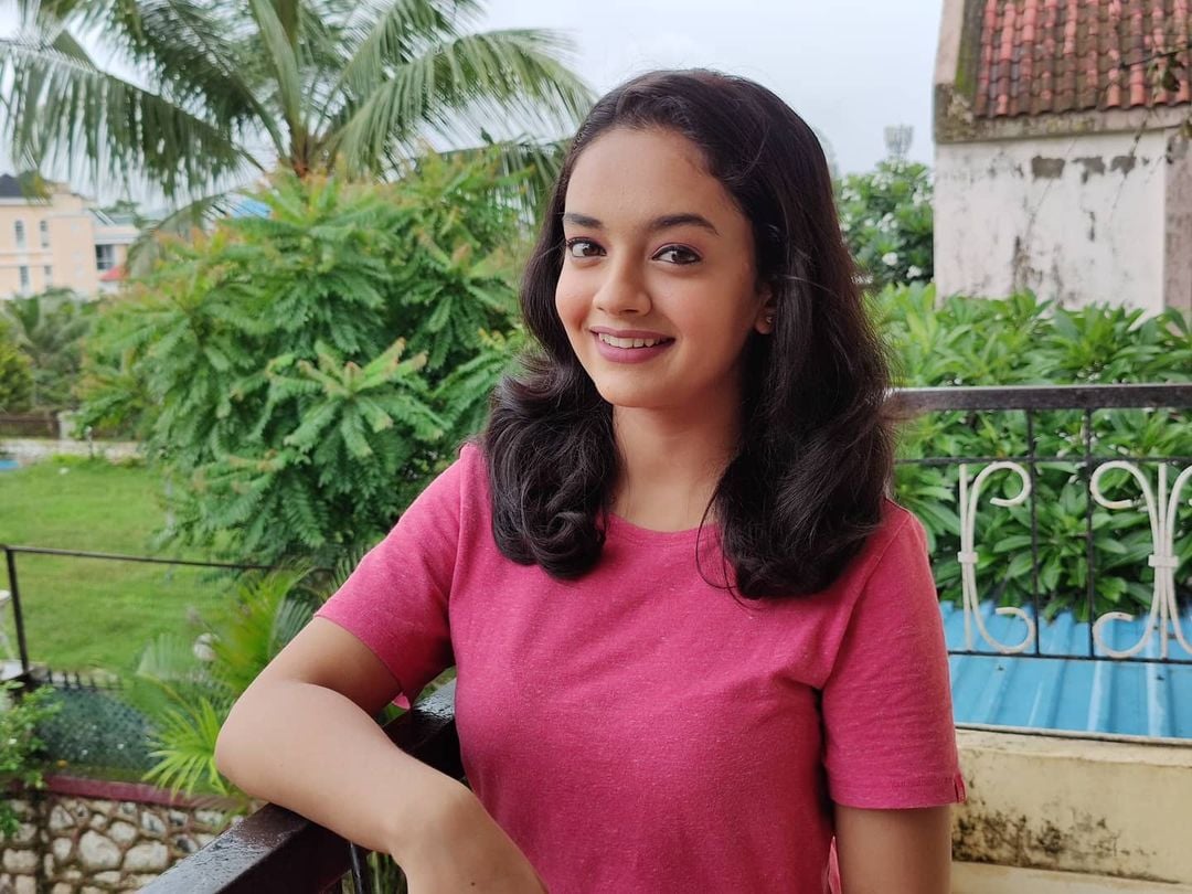 परदेशातून मुंबईमध्ये आलेला नचिकेत आणि मुंबईतल्या एका मध्यमवर्गीय घरामध्ये वाढलेली संस्कारी सई यांची साधी सरळ प्रेमकथा आहे.