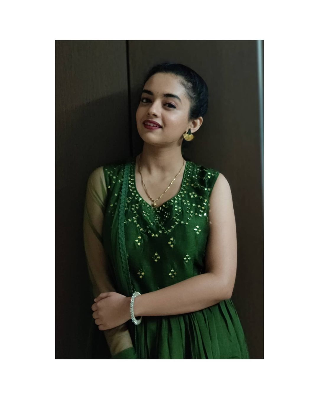 या नवीन गाडीचे स्वागत करताना गौरीचा आनंद गगनात मावत नव्हता. तिने गाडी सोबतचा फोटो ‘एक नवीन सदस्य’ असं कॅप्शन लिहून पोस्ट केला आहे.