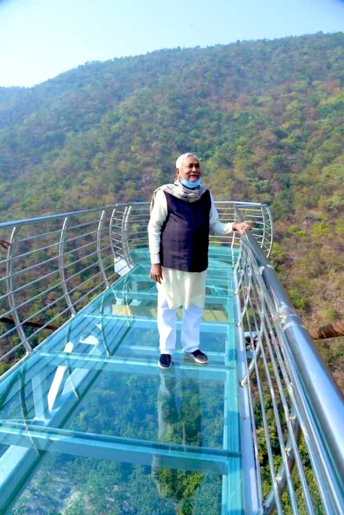 बिहार सरकारने स्कायवॉक प्रकल्प उभारण्यासाठी ५०० एकर जमीन दिली आहे. याच जमीनीवर सध्या पर्यटकांना आकर्षित करण्यासाठी वेगवेगळे प्रकल्प उभारले जात आहेत.